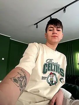 Snapshot of ravenryx chatting on January 11, 2026, 7:15 am ravenryx online show from January 11, 2026, 7:15 am