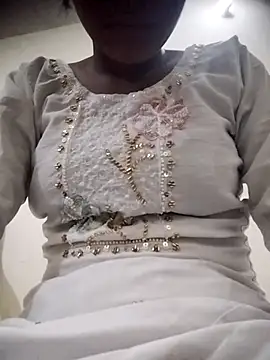 Snapshot of Queen-hot- chatting on July 10, 2026, 2:06 pm Queen-hot- online show from July 10, 2026, 2:06 pm