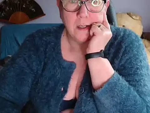 xmyriamx online show from February 22, 2026, 9:33 am