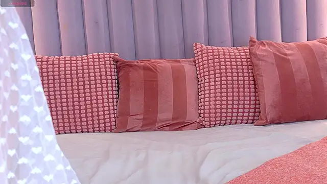 AmberStonne   online show from April 1, 2026, 2:57 am