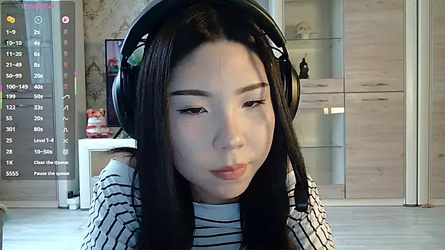 Snapshot of AprilOnilll chatting on February 23, 2026, 10:05 am AprilOnilll online show from February 23, 2026, 10:05 am