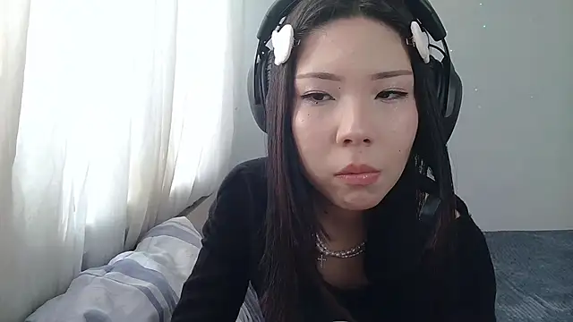 AprilOnilll online show from January 10, 2026, 9:26 am