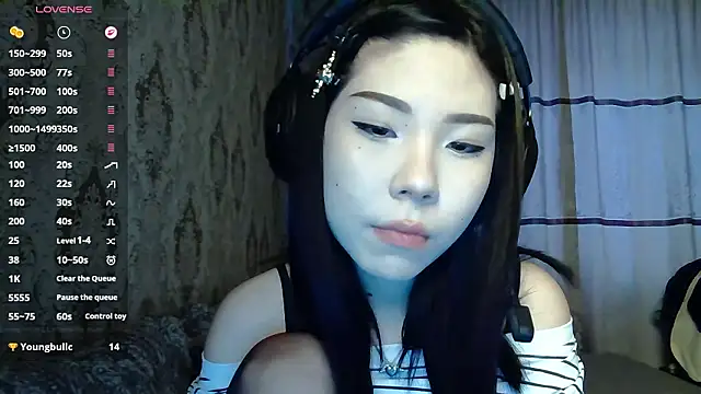 Snapshot of AprilOnilll chatting on February 28, 2026, 12:27 pm AprilOnilll online show from February 28, 2026, 12:27 pm