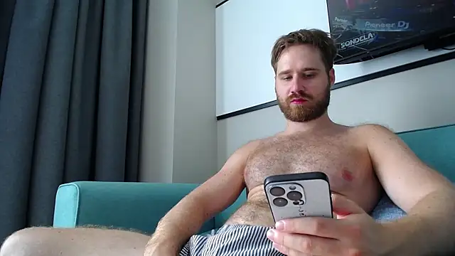 LorenzoLux online show from March 5, 2026, 4:31 am