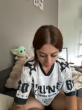 Snapshot of Luna_licous chatting on July 7, 2026, 1:14 pm Luna licous online show from July 7, 2026, 1:14 pm