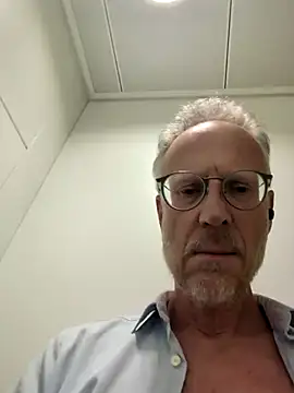 Snapshot of lupodick2 chatting on January 6, 2026, 9:46 am lupodick2 online show from January 6, 2026, 9:46 am