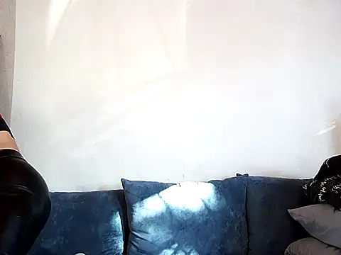 MissKryss online show from February 18, 2026, 6:00 am