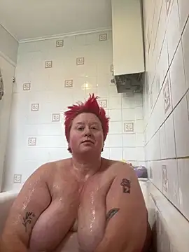 BustyRedxx online show from April 22, 2026, 8:32 am