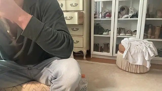 Snapshot of wolverinedream chatting on February 11, 2026, 10:53 pm wolverinedream online show from February 11, 2026, 10:53 pm