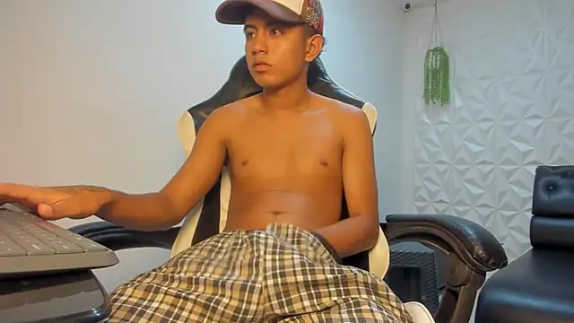 Alluringangel23 online show from January 13, 2026, 1:31 am