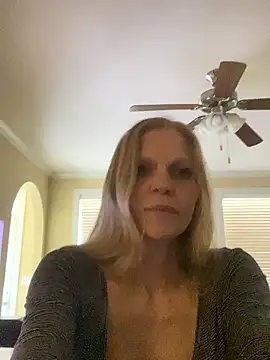 TinyDancer1027 online show from January 11, 2026, 4:03 pm