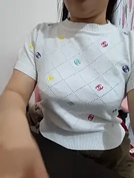 Snapshot of Avelyn-n chatting on February 8, 2026, 2:31 am Avelyn-n online show from February 8, 2026, 2:31 am