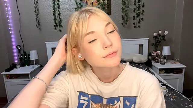 LlsabethHaze online show from February 4, 2026, 2:23 pm