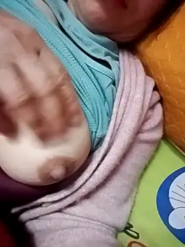 Snapshot of YINA-6969 chatting on January 7, 2026, 3:39 pm YINA-6969 online show from January 7, 2026, 3:39 pm