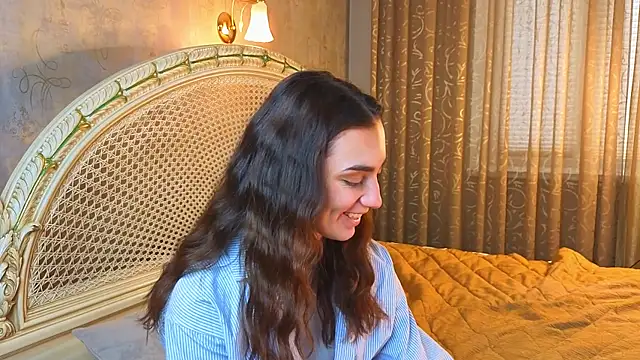 MinnaShummon online show from January 12, 2026, 10:11 am