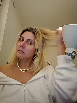 Amelia9798 online show from February 22, 2026, 6:42 pm