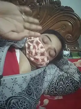 Snapshot of momo_loves chatting on January 19, 2026, 3:43 am momo loves online show from January 19, 2026, 3:43 am