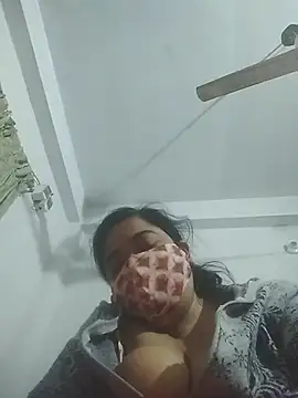 Snapshot of momo_loves chatting on January 13, 2026, 4:55 pm momo loves online show from January 13, 2026, 4:55 pm