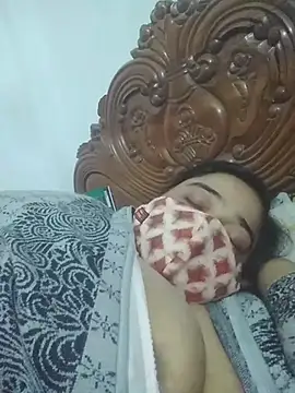 Snapshot of momo_loves chatting on January 18, 2026, 3:37 pm momo loves online show from January 18, 2026, 3:37 pm