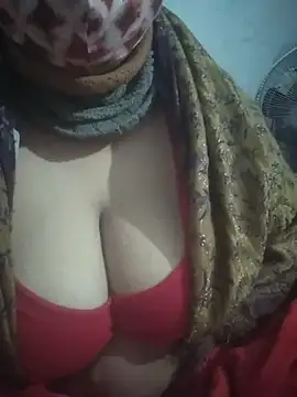 Snapshot of momo_loves chatting on January 8, 2026, 3:29 pm momo loves online show from January 8, 2026, 3:29 pm