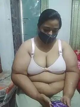 Snapshot of momo_loves chatting on February 20, 2026, 10:17 am momo loves online show from February 20, 2026, 10:17 am