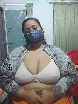 Snapshot of momo_loves chatting on February 13, 2026, 4:07 pm momo loves online show from February 13, 2026, 4:07 pm