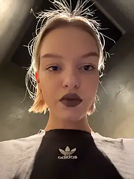 Snapshot of AshleyMur chatting on February 3, 2026, 5:05 am AshleyMur online show from February 3, 2026, 5:05 am