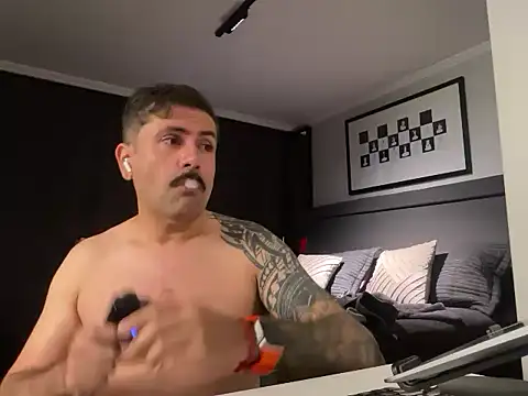 LukasMackenna online show from March 25, 2026, 10:47 am