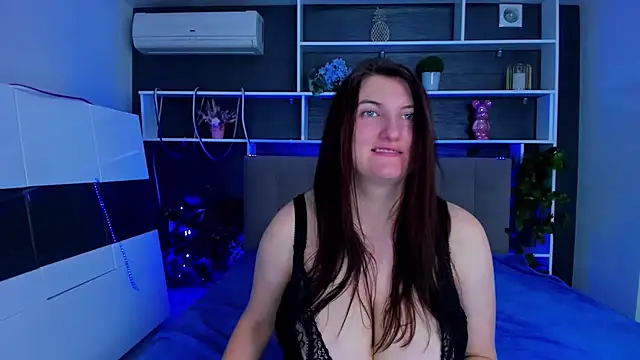 StephieRousee online show from February 11, 2026, 6:41 pm