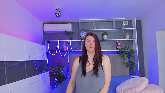 StephieRousee online show from May 8, 2026, 5:22 am