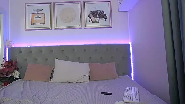 Snapshot of LunaXBabe chatting on February 1, 2026, 12:58 pm LunaXBabe online show from February 1, 2026, 12:58 pm