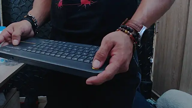 viktor herrera online show from February 9, 2026, 9:02 pm