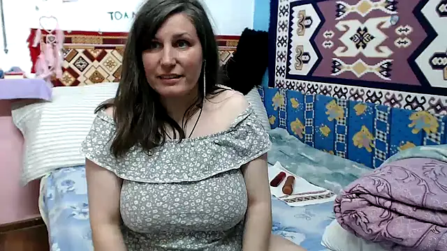 Adelinemilf online show from May 4, 2026, 11:57 am