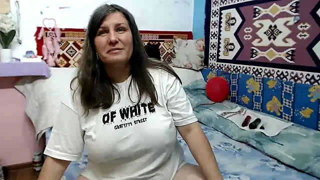 Adelinemilf online show from June 11, 2026, 7:27 am