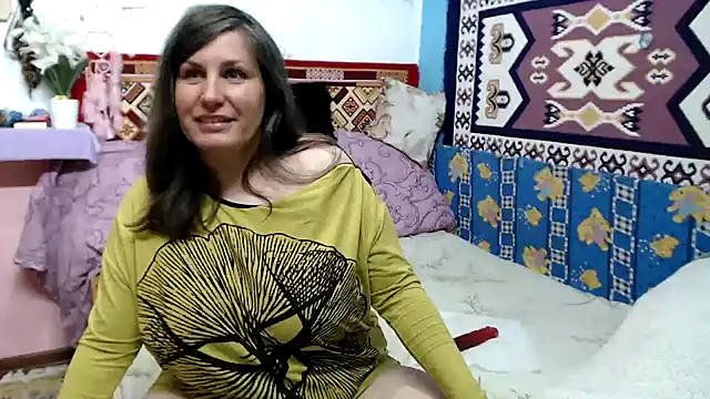 Adelinemilf online show from May 8, 2026, 7:34 am