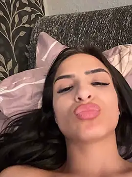 Evelin199 online show from April 19, 2026, 6:10 pm