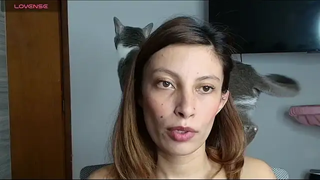 Sweet moon v  online show from April 16, 2026, 11:51 pm