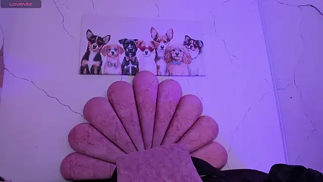 Violett hott  online show from January 7, 2026, 12:54 pm