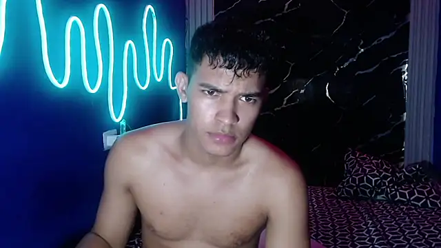 jamescurly00 online show from April 8, 2026, 8:38 am