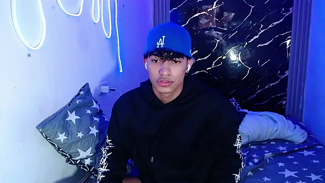 jamescurly00 online show from March 16, 2026, 10:45 pm