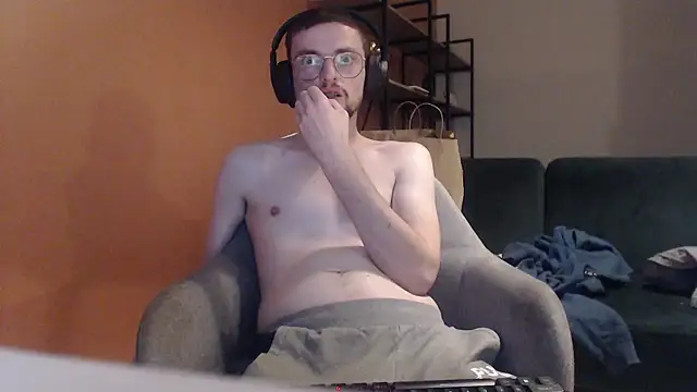 Snapshot of davidfrenchlove chatting on January 5, 2026, 11:52 pm davidfrenchlove online show from January 5, 2026, 11:52 pm