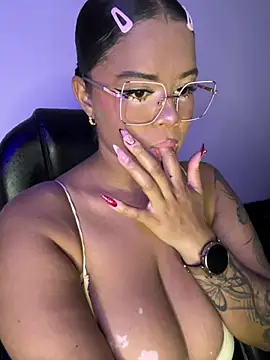 Snapshot of Antonella_03s chatting on June 6, 2026, 3:45 am Antonella 03s online show from June 6, 2026, 3:45 am
