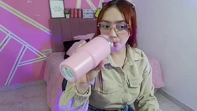 Snapshot of Natasha_Romanof18 chatting on February 25, 2026, 3:18 am Natasha Romanof18 online show from February 25, 2026, 3:18 am