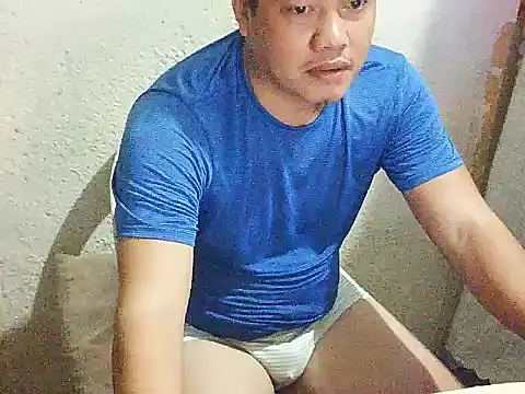 Snapshot of UrAsianGuy90 chatting on January 15, 2026, 4:27 am UrAsianGuy90 online show from January 15, 2026, 4:27 am