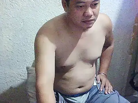 Snapshot of UrAsianGuy90 chatting on January 13, 2026, 12:36 am UrAsianGuy90 online show from January 13, 2026, 12:36 am