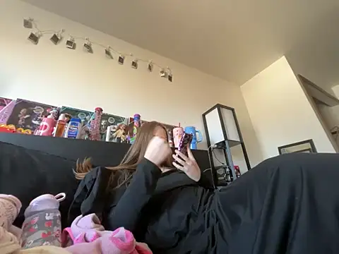 prettygirltracy 12 online show from February 4, 2026, 7:20 pm