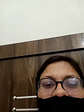 piryasharma005 online show from February 12, 2026, 6:40 pm