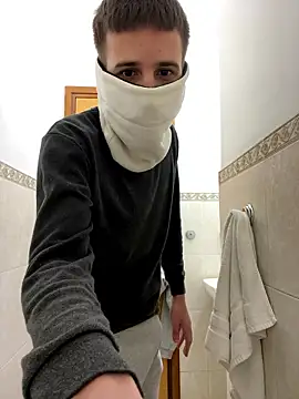 petiteyanel online show from January 16, 2026, 11:42 pm