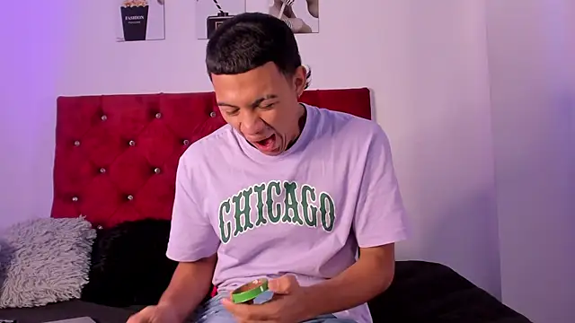 Snapshot of Liamsubtle01 chatting on January 10, 2026, 11:27 am Liamsubtle01 online show from January 10, 2026, 11:27 am