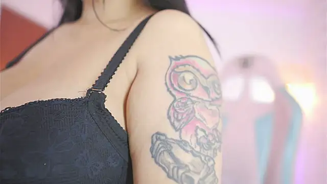 Snapshot of Valery_Belmort chatting on January 14, 2026, 12:20 pm Valery Belmort online show from January 14, 2026, 12:20 pm